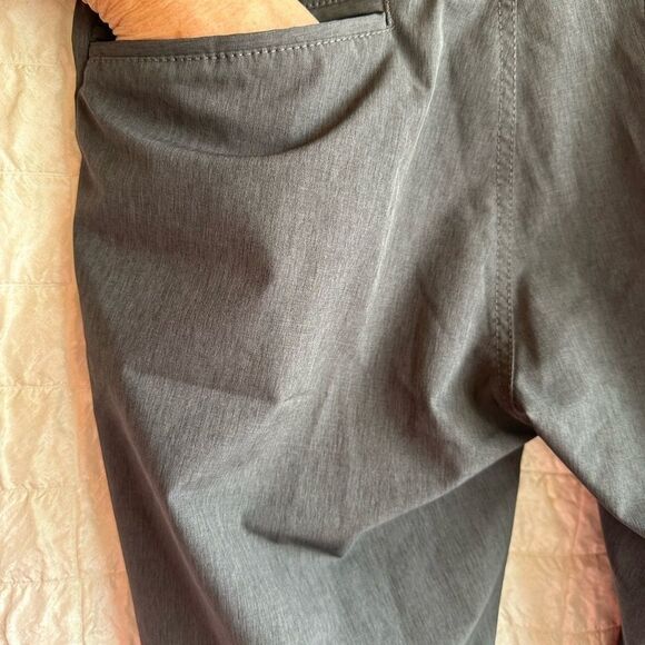 NEW Kenneth Cole Men's Tech Shorts Lightweight Stretch Slim Fit Dark Gray Sz 30 - Picture 5 of 10